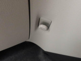ちょっとした荷物がかけられるフック付き。