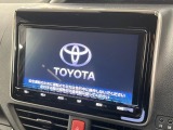 【純正ナビ】人気の純正ナビを装備しております。ナビの使いやすさはもちろん、オーディオ機能も充実!キャンプや旅行はもちろん、通勤や買い物など普段のドライブも楽しくなるはず♪