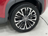 タイヤサイズは215/50R18!純正アルミホイール!残り溝は5ミリ程度です!