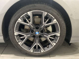 サービスにはドイツ本国と同様に教育と訓練を受け、BMWを知り尽くした「マイスター」が数多く在籍しております。360度による納車前点検整備で、お客様に安心と安全をお届けいたします。