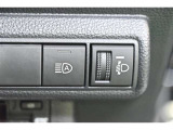 オートマチックハイビームとは、先行車や対向車のライトを認識し、ハイビームとロービームを自動で切り替える機能です。夜道の視界を確保します。詳細は販売店スタッフまでおたずねください。