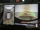 パノラミックビューモニター付きです。車両を上から見たような映像をディスプレイオーディオ画面に表示。運転席からの目視だけでは見にくい、車両周辺の状況をリアルタイムでしっかり確認できます。