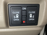 リアドアは乗り降りに便利な両側電動スライドドアです。また運転席に座っていながらスイッチ操作で自在にスライドドアを開け閉めできます。