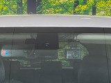 【三菱e-Assist】走行中に前方の車両等を認識し、衝突しそうな時は警報とブレーキで衝突回避と被害軽減をアシスト。より安全にドライブをお楽しみいただけます。