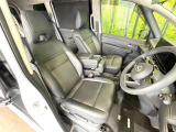 運転席シート廻りは使用感も少なく、良好な状態となっています。丁寧に使われていたことがよくわかりますね。