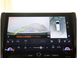 【パノラマモニター】に搭載した4つのカメラにより、車を真上から見ているような映像を表示。運転席から確認しにくい車両周囲の状況を把握できます。