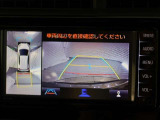 パノラミックビューモニター付きです。車両を上から見たような映像をモニター画面に表示。運転席からの目視では見にくい、車両周辺の状況をリアルタイムでしっかり確認できます。