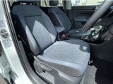 マイクロフリース素材を使用したスポーツコンフォートシート。欧州車らしく硬めのシートが体を程よくつつみこみ、長距離でも快適に運転できます。