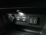 運転席&助手席にはシートヒーター付きです