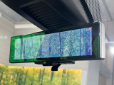 【デジタルインナーミラー】後席の大きな荷物や同乗者で後方が確認しづらい時でも安心!カメラが撮影した車両後方の映像をルームミラー内に表示。クリアな視界で状況の確認が可能です!