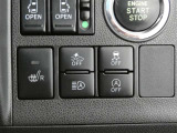 オートマチックハイビーム装備です。先行車や対向車のライトを認識し、ハイビームとロービームを自動で切り替える機能です。夜道の視界を確保します。詳細は販売店スタッフまでおたずねください。