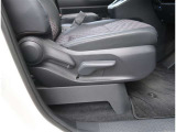 【シートアジャスター】上下調整できるシートアジャスター!運転手にあったドライバーズポジションができますね。