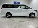 安心感のある力強い走り。静かな車内で家族とのおしゃべりが盛り上がります。
