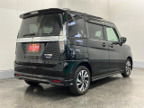 右斜め後ろからのフォルム!ボックス型で車体全体を把握しやすく運転しやすそうですね♪