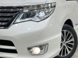 【LEDヘッドライト】悪天候や夜間走行時も良好な視界を確保し安心して運転できる高輝度LEDヘッドライトを装備!点灯速度が早く、消費電力も抑えられています。