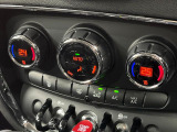●デュアルオートエアコン:運転席・助手席それぞれで温度設定が可能な独立式オートエアコンを標準装備しております!