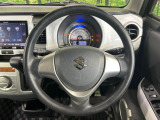 インテリアに合わせたデザインのステアリングは、運転される方のことも考え、運転しやすい形状、大きさです。是非一度、実際に触ってお確かめください。