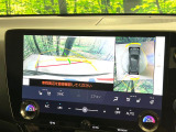 【パノラミックビューモニター】専用のカメラにより、上から見下ろしたような視点で360度クルマの周囲を確認することができます☆死角部分も確認しやすく、狭い場所での切り返しや駐車もスムーズに行えます。