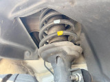 お車を安心してお乗りいただく為には、足回りの定期点検が欠かせません。サービスサポート(有償保証)では無料点検もご提供しており、安心のカーライフをお過ごしいただけるサポート体制が整っています。