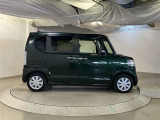 運転席側も電動スライドドアになってます。ショッピングなどでのお買い物時手がふさがっていてもドアに軽く触れるかリモコンで開閉できるので便利です!