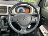 インテリアに合わせたデザインのステアリングは、運転される方のことも考え、運転しやすい形状、大きさです。是非一度、実際に触ってお確かめください。