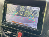 【バックカメラ】駐車時に後方がリアルタイム映像で確認できます。大型商業施設や立体駐車場での駐車時や、夜間のバック時に大活躍!運転スキルに関わらず、今や必須となった装備のひとつです!