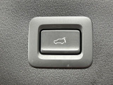 【パワーバックドア】スマートキーや運転席のボタンを押すだけでリアゲートが自動で開閉します!荷物を持っている時や、高い位置にあるバックドアを閉める際に便利な機能です♪
