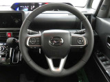 スマートクルーズパックの装備として、アダプティブクルーズコントロールを搭載。先行車との車間距離を適切に保ちながら走行をサポートし、高速道路でのロングドライブや渋滞時の負担を軽減します。