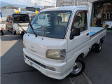 人気のホワイトです。4WD・ATです。