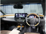 デザインもよく、居心地のよい運転席ですね。分かりやすいスイッチ類ですから操作もしやすく運転をサポートします。