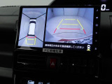 後退時に車両の後ろ側をモニター画面に表示します。車庫入れなどでバックする際に後方確認ができて便利です。車庫入れが苦手な人もこれで安心。