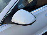 視認性が高い純正ミラーを採用しております。安全に運転が出来る様、一つ一つの部品に拘っているのがメルセデス・ベンツです。