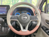 インテリアに合わせたデザインのステアリングは、運転される方のことも考え、運転しやすい形状、大きさです。是非一度、実際に触ってお確かめください。