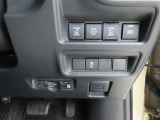 両側電動のスライドドアで楽々スムース!運転席からも開閉の操作もできます♪キーのスイッチひとつで自動開閉できる便利な機能もついてます♪