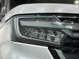 LEDヘッドライトは、点灯の瞬間から最大光量を発揮し、突然暗くなるトンネルなどでの安定感を高めます。