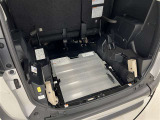 車イスの方が乗っていないときは、スロープ部分を中に倒しておくことも出来ます!