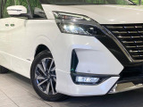 【LEDヘッドライト】悪天候や夜間走行時も良好な視界を確保し安心して運転できる高輝度LEDヘッドライトを装備!点灯速度が早く、消費電力も抑えられています。
