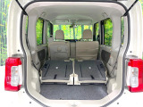 普段のお買い物や通勤、送迎等に十分な荷室スペースを確保しております。セカンドシートを倒すと、大きな荷物の積載も可能です♪