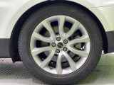 20インチアルミホイール!力強さと重厚感を感じさせる立体感のある太めのスポーク、車体全体のバランスを考慮して専用にデザインされており、魅力を惹きたてます!