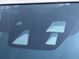 【スマートシティブレーキサポート】低速走行中に前方の車両等を認識し、衝突しそうな時は警報とブレーキで衝突回避と被害軽減をアシスト。より安全にドライブをお楽しみいただけます。