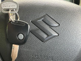 【キーレス】少し離れた場所からでもボタン一つでドアの開錠・施錠ができるのでとっても便利!ドアの鍵穴周りに傷をつけることもありません♪