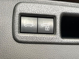【パワーバックドア】スマートキーや運転席のボタンを押すだけでリアゲートが自動で開閉します!荷物を持っている時や、高い位置にあるバックドアを閉める際に便利な機能です♪