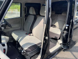 【運転席&助手席】明るい雰囲気のインテリアです☆座り心地のよいシートです☆ぜひ一度お試しください(^^♪