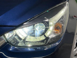 【LEDヘッドライト】悪天候や夜間走行時も良好な視界を確保し安心して運転できる高輝度LEDヘッドライトを装備!点灯速度が早く、消費電力も抑えられています。