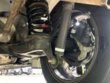 お車を安心してお乗りいただく為には、足回りの定期点検が欠かせません。サービスサポート(有償保証)では無料点検もご提供しており、安心のカーライフをお過ごしいただけるサポート体制が整っています。
