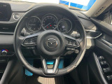 【純正革巻きステアリング】上質な革を使用することで、手にしっかり馴染みとても運転しやすいハンドルです♪