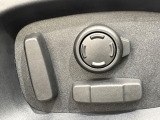 パワーシート『電動パワーシートですので運転中のシート調節も安全に行えます。微調整も可能ですのであなただけのドライビングポジションを実現します。』