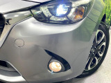 【LEDヘッドライト】悪天候や夜間走行時も良好な視界を確保し安心して運転できる高輝度LEDヘッドライトを装備!点灯速度が早く、消費電力も抑えられています。