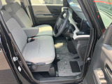 やわらかい座り心地のシートで長時間の運転でも疲れにくくなっています☆シートリフターも付いているので乗る方の身長に合わせて調整が可能です♪