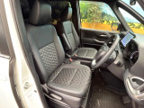 運転席シート廻りは使用感も少なく、良好な状態となっています。丁寧に使われていたことがよくわかりますね。